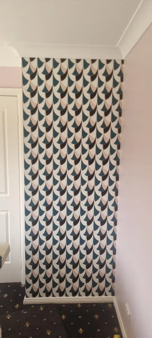 Patterned curtain with scalloped design in room
